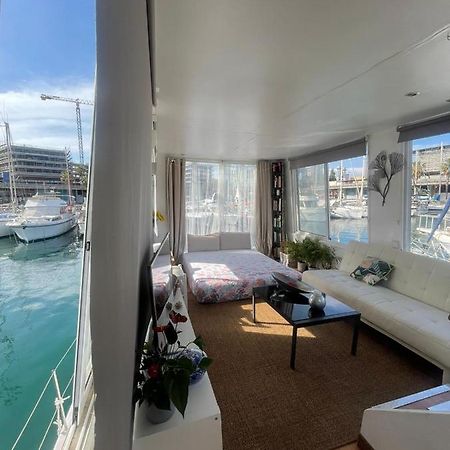 Light Bedroom In A Home Boat Barcelona Exteriér fotografie